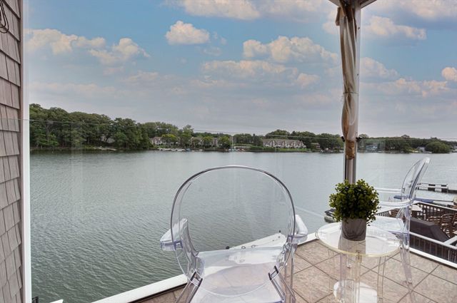 135 Lake Ave, Worcester, MA 01604