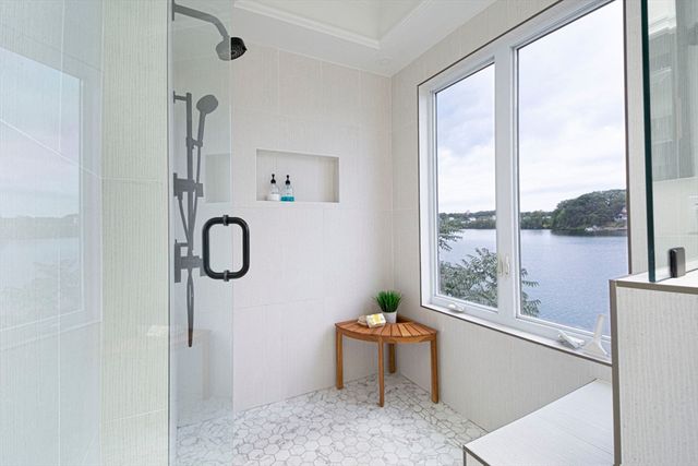 135 Lake Ave, Worcester, MA 01604