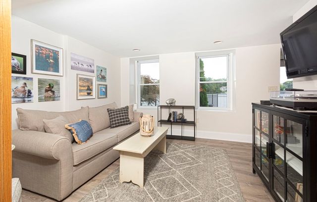 135 Lake Ave, Worcester, MA 01604