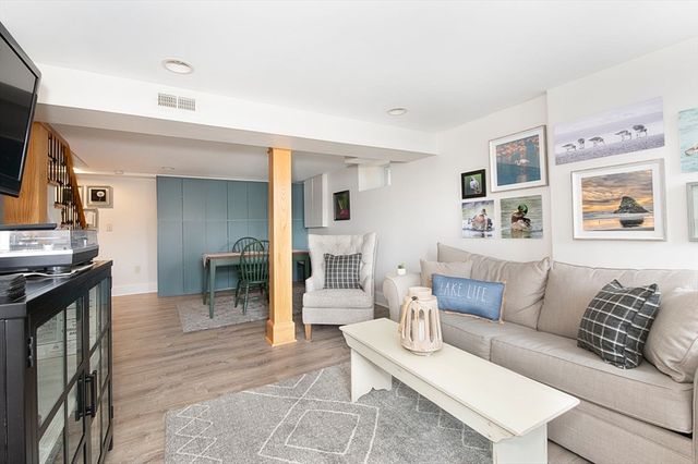 135 Lake Ave, Worcester, MA 01604