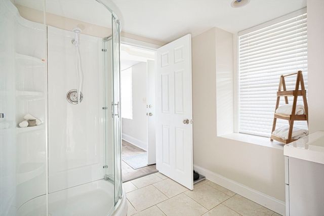 135 Lake Ave, Worcester, MA 01604