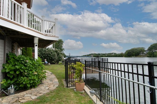 135 Lake Ave, Worcester, MA 01604