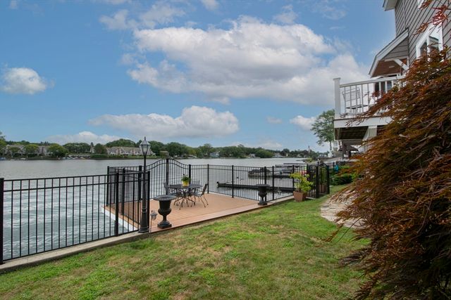 135 Lake Ave, Worcester, MA 01604