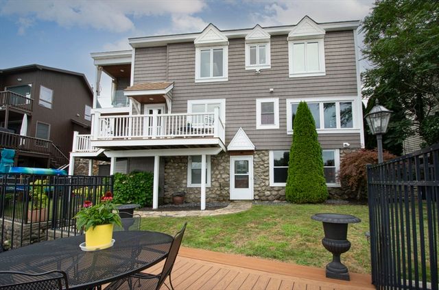 135 Lake Ave, Worcester, MA 01604