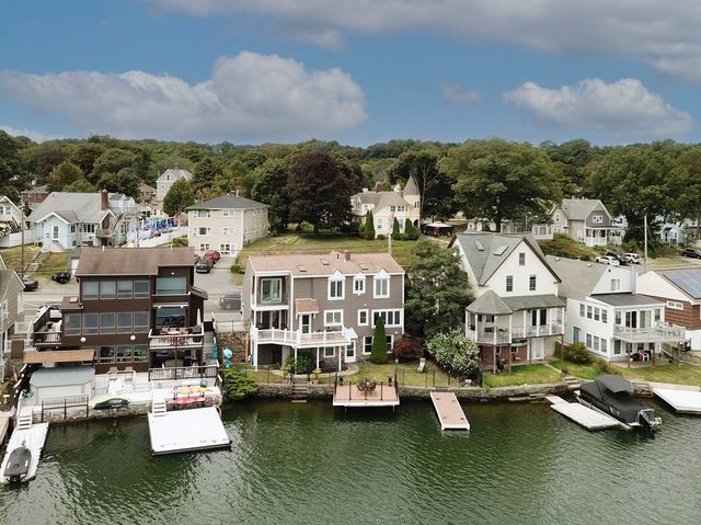 135 Lake Ave, Worcester, MA 01604