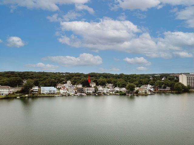 135 Lake Ave, Worcester, MA 01604