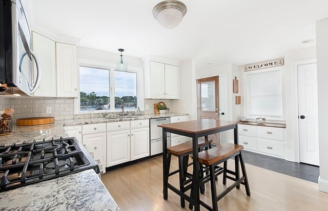 135 Lake Ave, Worcester, MA 01604