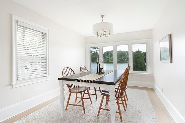 135 Lake Ave, Worcester, MA 01604