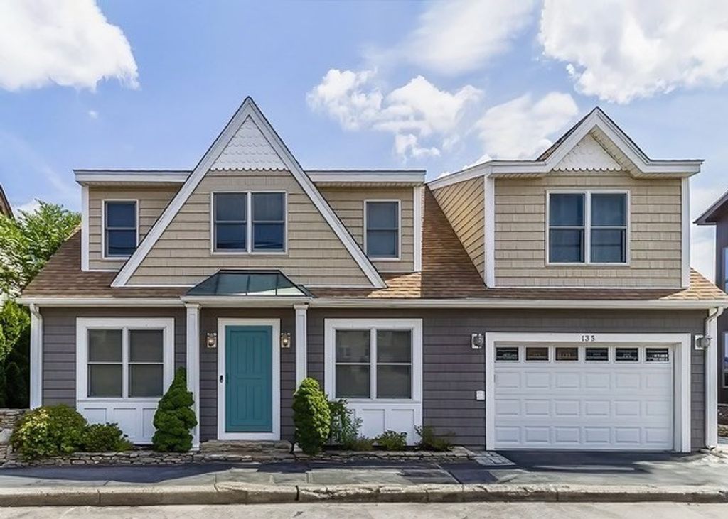 135 Lake Ave, Worcester, MA 01604