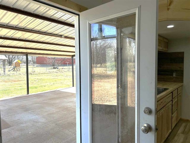 124 NE Ellsworth Dr, Apache, OK 73006