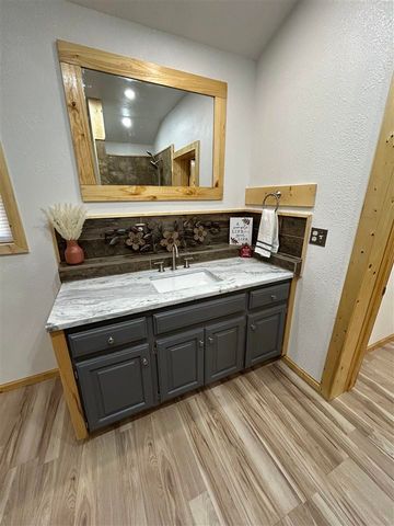124 NE Ellsworth Dr, Apache, OK 73006
