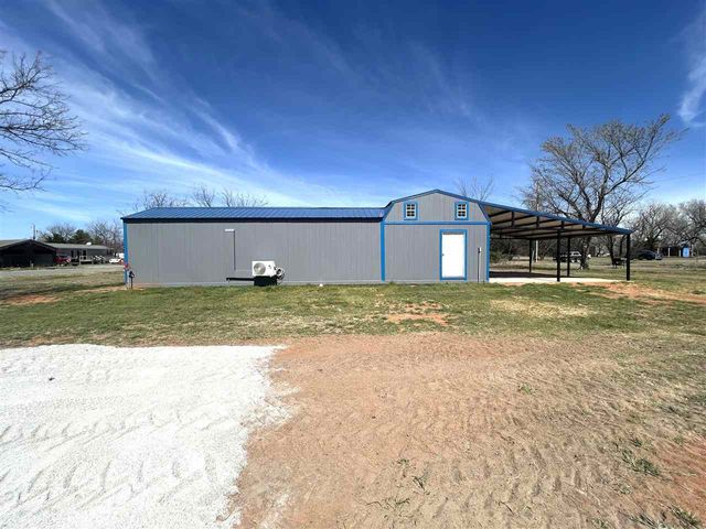 124 NE Ellsworth Dr, Apache, OK 73006