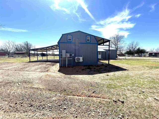 124 NE Ellsworth Dr, Apache, OK 73006