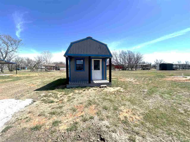 124 NE Ellsworth Dr, Apache, OK 73006