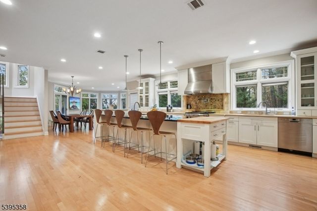 126 Fairfield Dr, Millburn Twp., NJ 07078