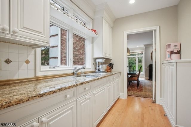 126 Fairfield Dr, Millburn Twp., NJ 07078