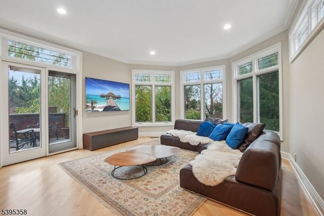 126 Fairfield Dr, Millburn Twp., NJ 07078