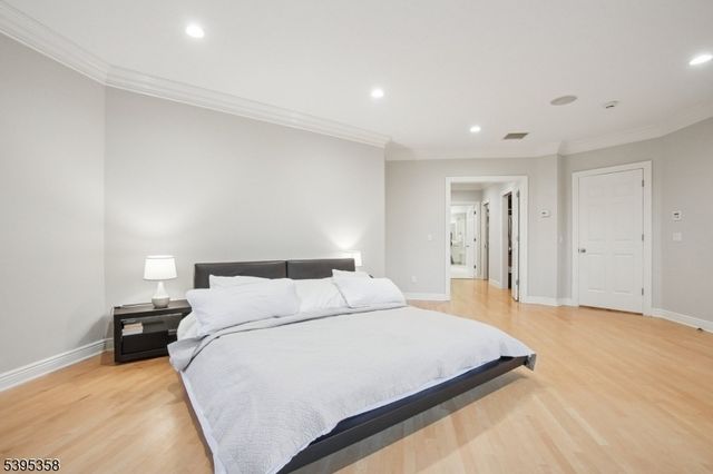 126 Fairfield Dr, Millburn Twp., NJ 07078