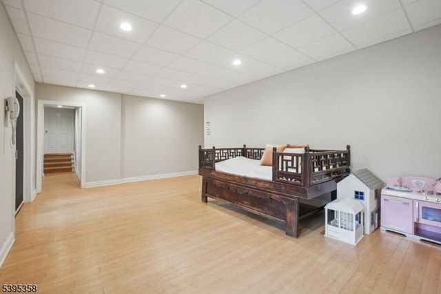 126 Fairfield Dr, Millburn Twp., NJ 07078