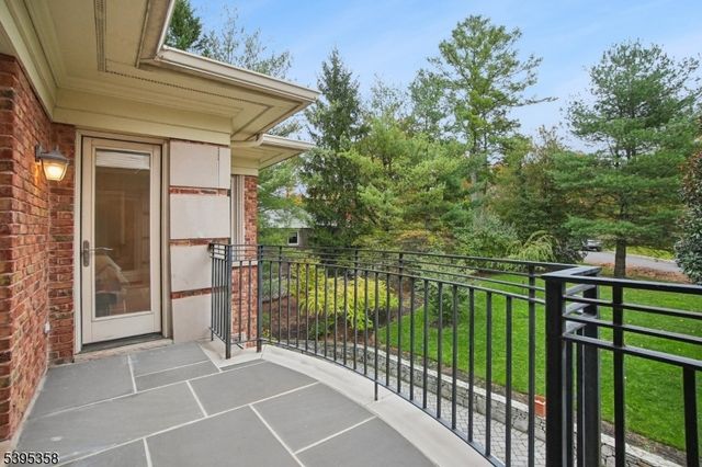 126 Fairfield Dr, Millburn Twp., NJ 07078