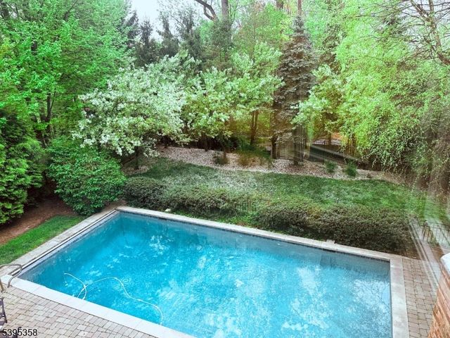 126 Fairfield Dr, Millburn Twp., NJ 07078