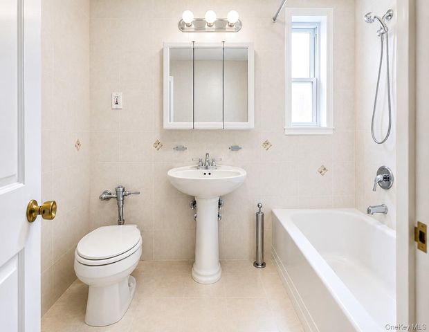 30-11 Parsons Boulevard 4O, Flushing, NY 11354