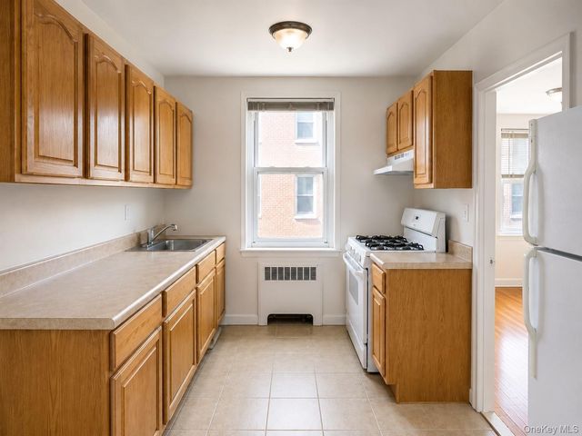 30-11 Parsons Boulevard 4O, Flushing, NY 11354