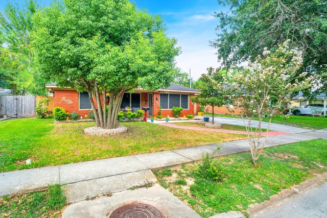 1912 Monroe Drive, Pasadena, TX 77502