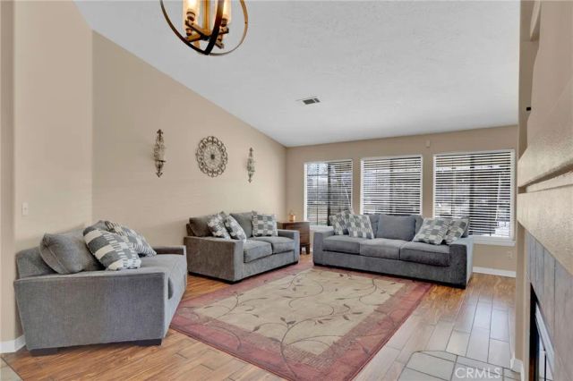 18507 Westlawn Street, Hesperia, CA 92345