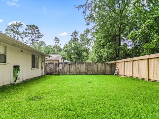 1 E Woodtimber Court, Spring, TX 77381