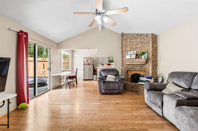 1 E Woodtimber Court, Spring, TX 77381