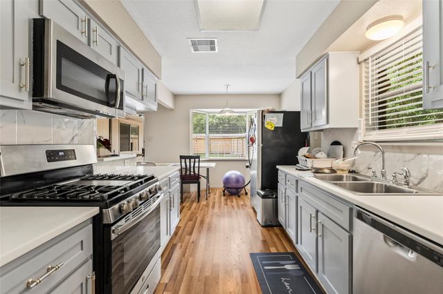 1 E Woodtimber Court, Spring, TX 77381