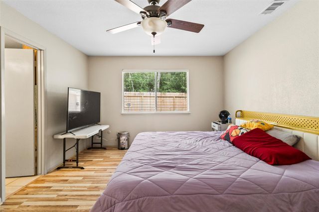 1 E Woodtimber Court, Spring, TX 77381