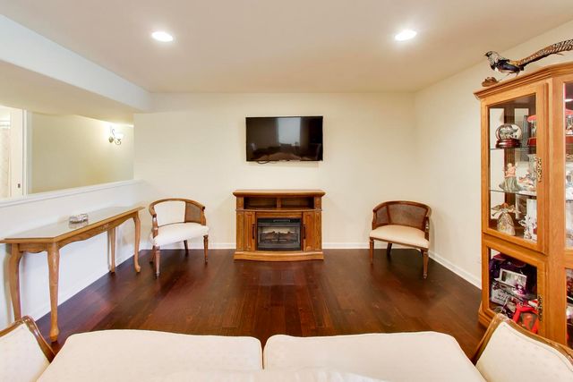 1126 Oak Point Court, Antioch, IL 60002