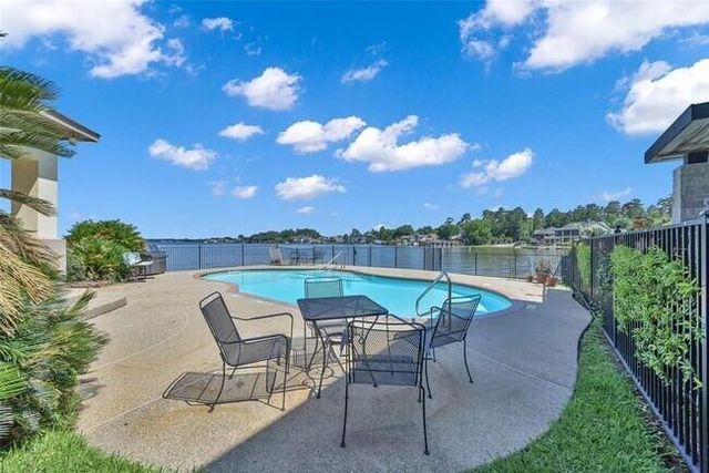 16804 Falcon Sound Drive, Montgomery, TX 77356