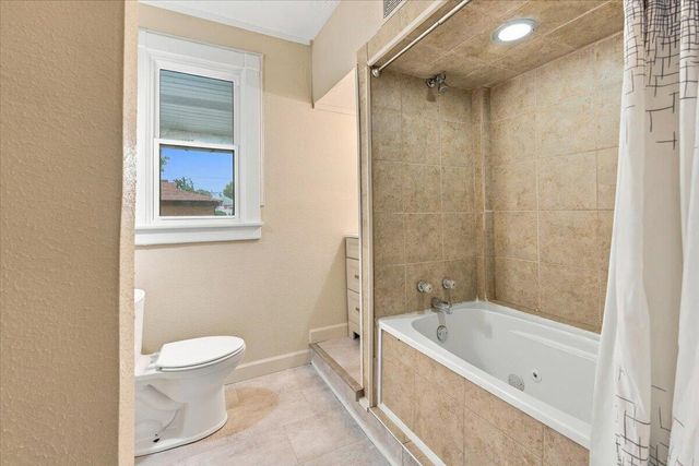 515 E PIERCE Street, Council Bluffs, IA 51503