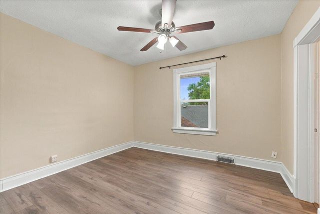 515 E PIERCE Street, Council Bluffs, IA 51503
