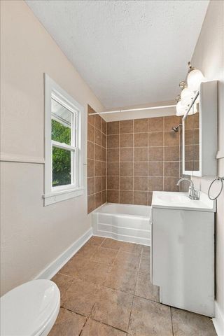 515 E PIERCE Street, Council Bluffs, IA 51503