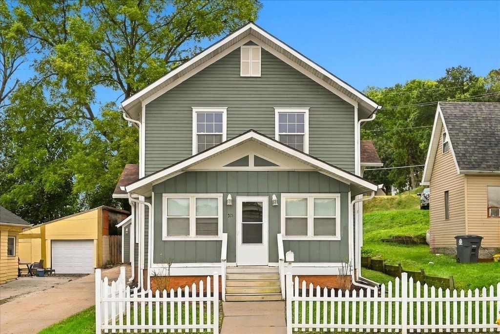 515 E PIERCE Street, Council Bluffs, IA 51503