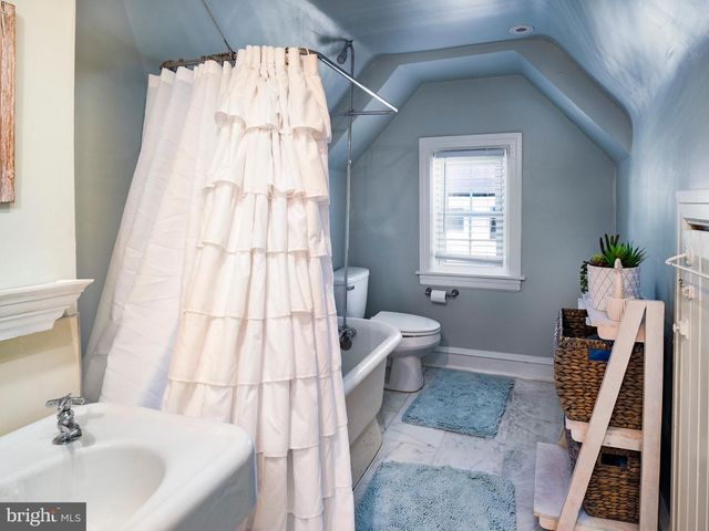 11 SHIRLEY RD, Narberth, PA 19072