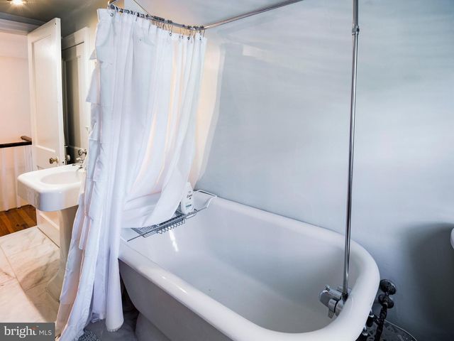 11 SHIRLEY RD, Narberth, PA 19072