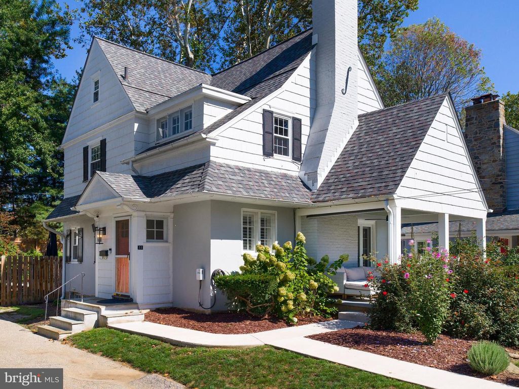 11 SHIRLEY RD, Narberth, PA 19072