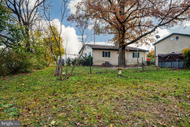 7388 BERNVILLE RD, Bernville, PA 19506