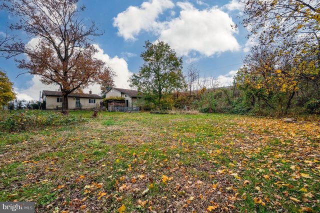 7388 BERNVILLE RD, Bernville, PA 19506