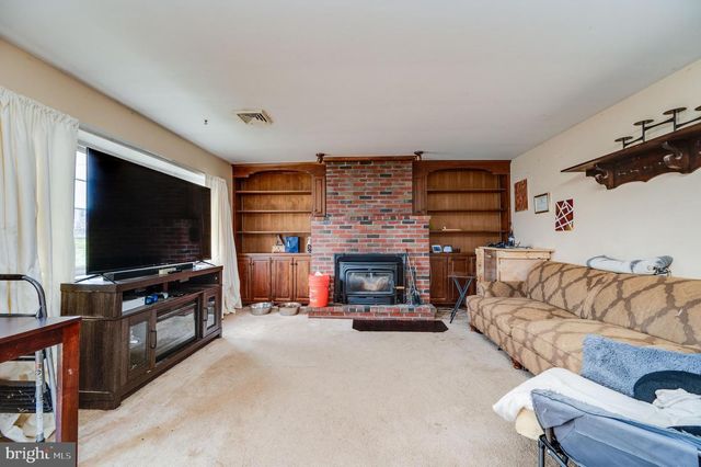 7388 BERNVILLE RD, Bernville, PA 19506