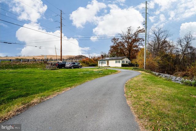 7388 BERNVILLE RD, Bernville, PA 19506