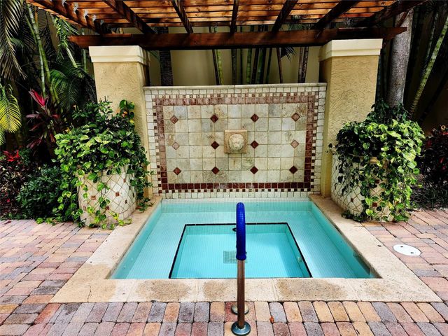 720 S Sapodilla Avenue 413, West Palm Beach, FL 33401