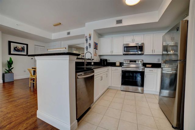720 S Sapodilla Avenue 413, West Palm Beach, FL 33401