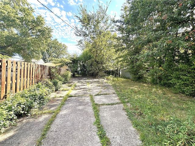 17604 Walden Avenue, Cleveland, OH 44128