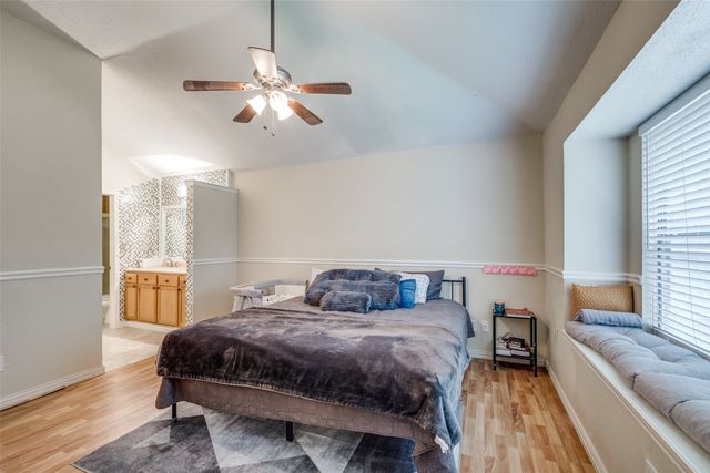 212 Valley Spring Drive, Arlington, TX 76018